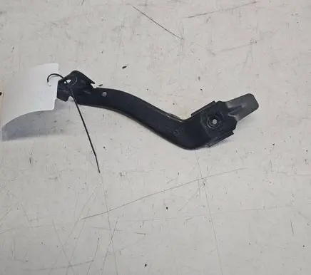 Front bumper mounting bracket