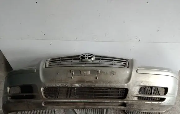 Toyota Avensis T250 Front bumper
