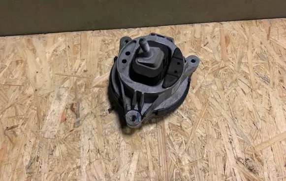 BMW M4 F82 F83 Engine mount bracket 2284817 228481702