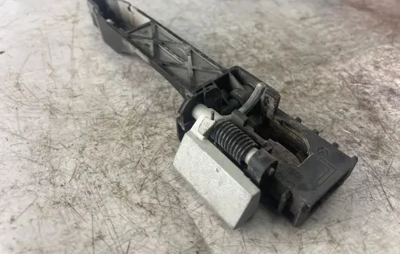 Front door exterior handle/bracket