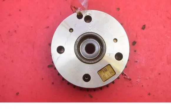 Volkswagen Touran I Crankshaft pulley 03C109088B
