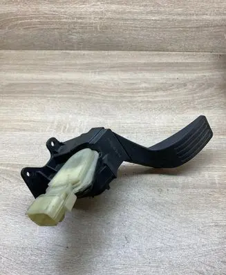 Ford Focus Accelerator throttle pedal 2M519F836AE