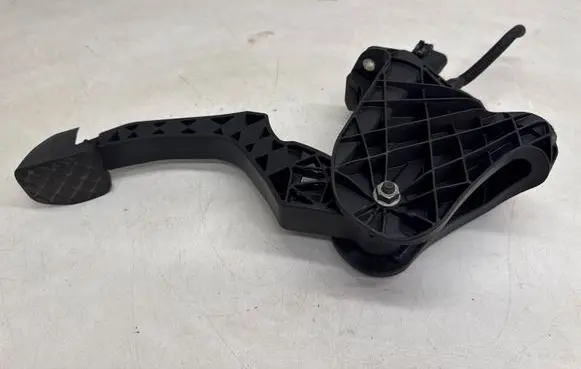 Volkswagen PASSAT B7 Clutch pedal 3C1721059BF