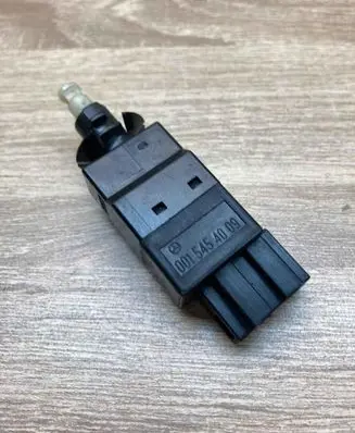 Mercedes-Benz E W211 Brake pedal sensor switch 0015454009