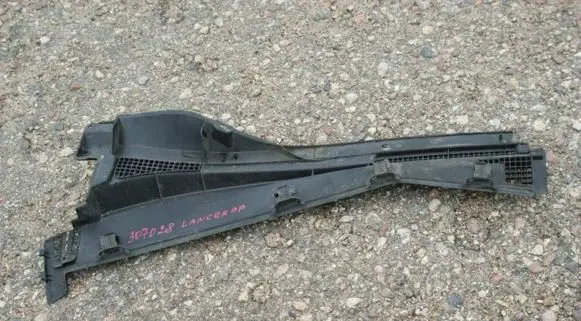 Mitsubishi Lancer Wiper trim MR533285