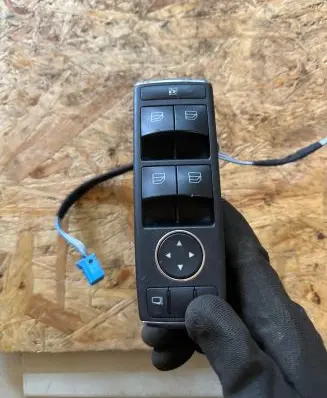 Mercedes-Benz C W204 Electric window control switch A2128208210