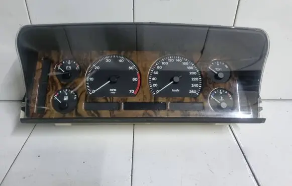 Speedometer (instrument cluster)