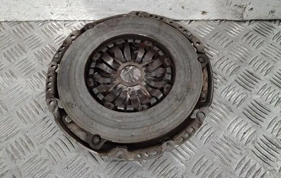 Toyota Avensis T250 Pressure plate 3100105030 3100105160