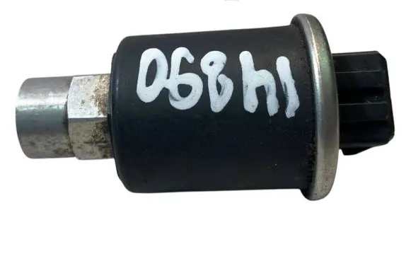 Volkswagen Golf III Air conditioning (A/C) pressure sensor 1H0959139B