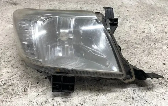 Toyota Hilux (AN10, AN20, AN30) Headlight/headlamp
