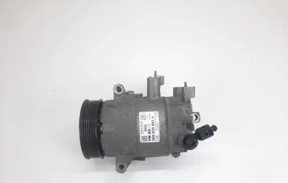 Volkswagen Golf VI Air conditioning (A/C) compressor (pump) 5K0820803A