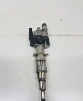 BMW 7 F01 F02 F03 F04 Fuel injector 7585261 10181010 PA66GF3596