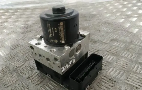 Volkswagen Touareg II ABS Pump 7P0614517K 7P0907379K