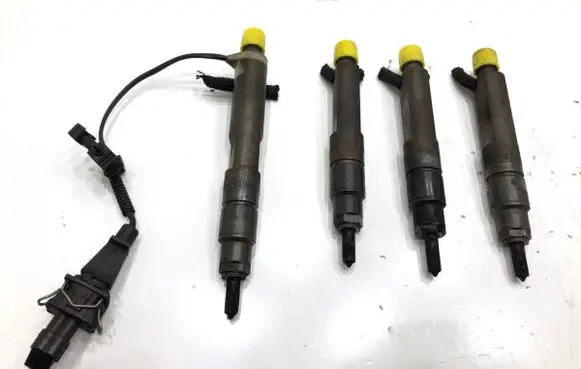 Seat Leon (1M) Fuel injectors set 038130202A