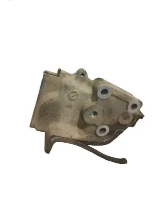 Subaru Legacy Engine mounting bracket