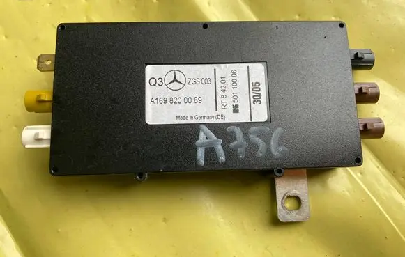 Mercedes-Benz A W169 Antenna control unit A1698200089 ZGS003