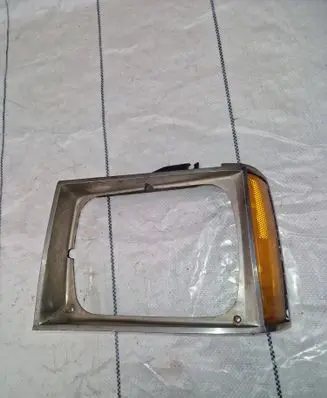 Chevrolet Blazer S10 Under headlight/headlamp trim 