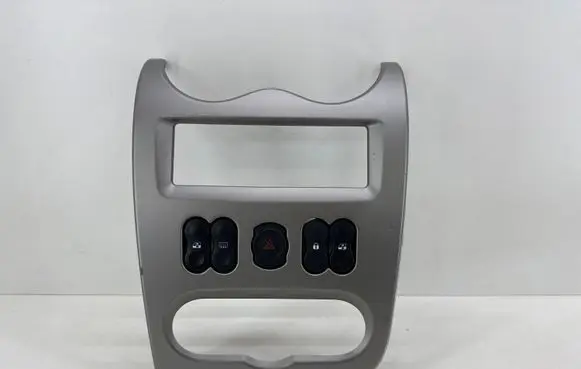 Dacia Sandero Climate control/heater control trim 8200739436 682607503R 8200739440