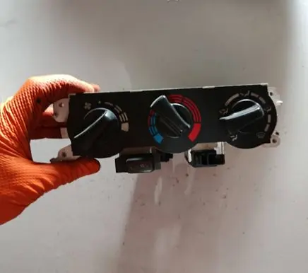 Nissan Primera Climate control/heater control trim 7040230732