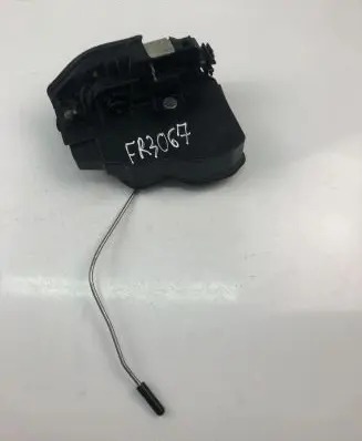 BMW 1 E81 E87 Coupe door lock (next to the handle) 7202149