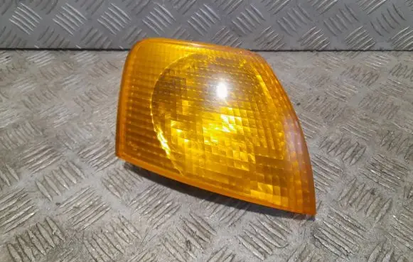 Volkswagen PASSAT B5 Front indicator light 3B0953050