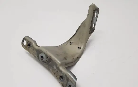 Audi A4 S4 B7 8E 8H Fender mounting bracket 8E0821136A