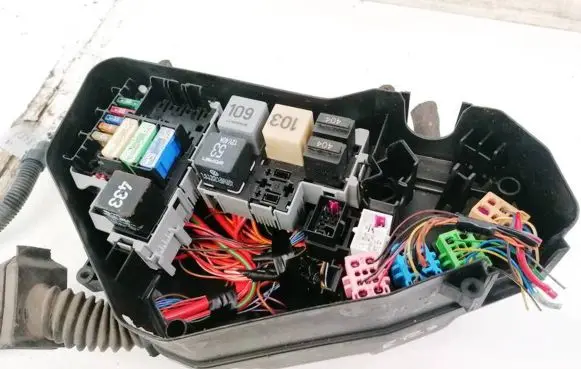 Volkswagen Touareg I Fuse box set 7L0937559