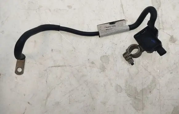 Volkswagen Golf VI Positive cable (battery) 1K0915181H