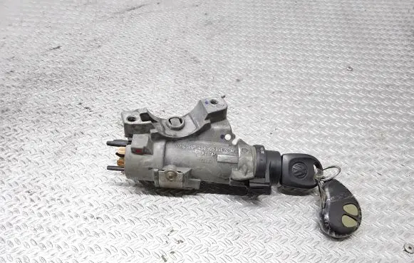 Volkswagen Polo IV 9N3 Ignition lock 4B0905851N