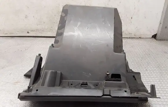 Glove box