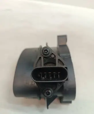 BMW 5 E39 Mass air flow meter 0928400468 77870760