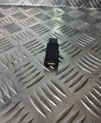 Opel Insignia A USB socket connector 13317918