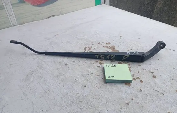 Toyota Corolla E120 E130 Front wiper blade arm 526565245