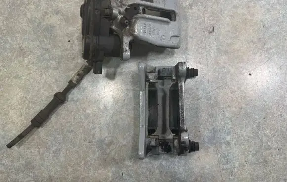 Porsche Macan (95B) Rear brake caliper 95B615406E
