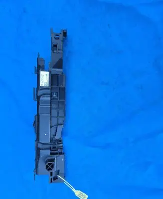 BMW 3 G20 G21 Radiator mount bracket 8666840