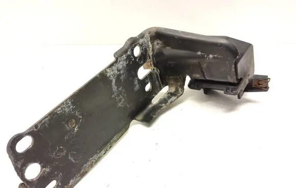 BMW X1 E84 Radiator mount bracket 7117811 23781010 7591647