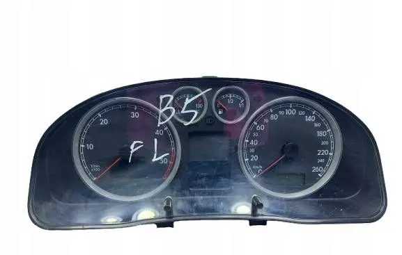 Volkswagen PASSAT B5 Speedometer (instrument cluster) 3B0920829A VWZ7Z0E2071827 040505155536