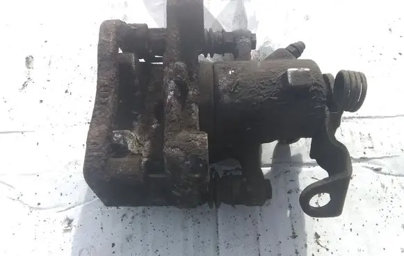 Opel Zafira B Rear brake caliper