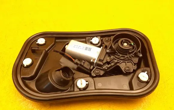 Audi RS6 C7 Front door soft close latching motor 4G0837004