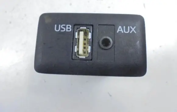 Mazda 3 II USB socket connector BHH3669U0