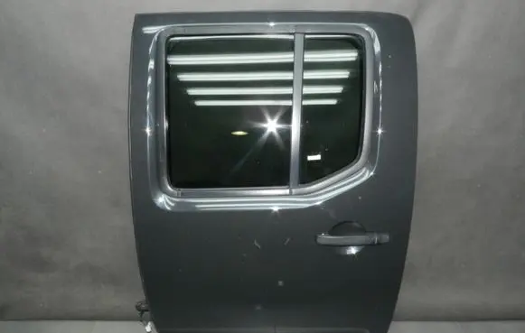 Nissan Navara Rear door