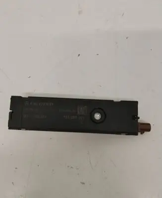 Mercedes-Benz GL X166 Aerial antenna amplifier A1668201089 ZGS004 03306020017