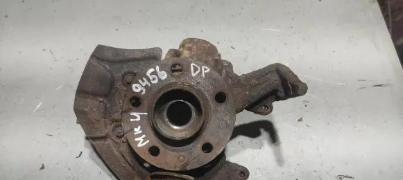 Volkswagen Golf IV Front wheel hub