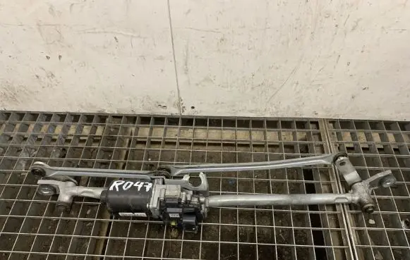 Ford Mustang VI Front wiper linkage and motor FR3R17500AC