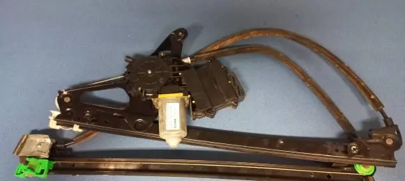 Seat Alhambra (Mk1) Front door window regulator motor 7M3959802