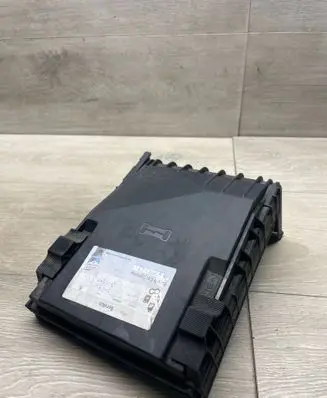 Volkswagen PASSAT B8 Fuse box cover 1K0937132F 1K0937132G
