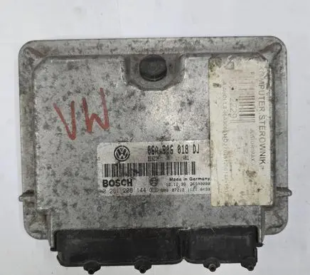 Skoda Octavia Mk1 (1U) Engine control unit/module 06A906018DJ 26SA0000 0261206144