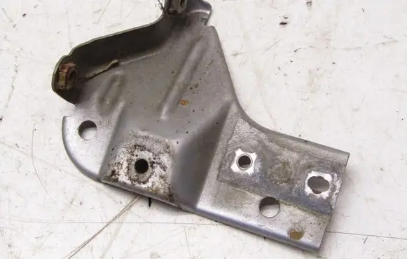 Citroen C1 Fender mounting bracket 1245