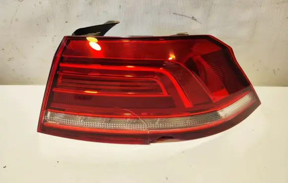 Volkswagen PASSAT B8 Rear/tail lights