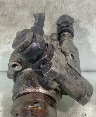 Volkswagen Polo Power steering pump 